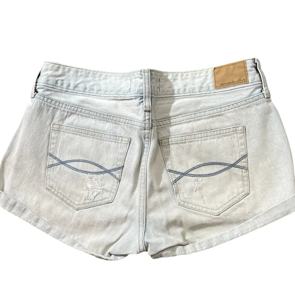 C38- Women’s Size 4 Small Low Rise Blue Distressed Denim Shorts